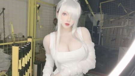 Coser xinh đẹp Tako Mayuyi cosplay Bạch Cầu lộ ngực trần quyến rũ