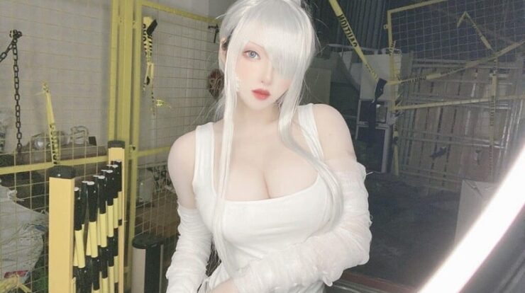 Coser xinh đẹp Tako Mayuyi cosplay Bạch Cầu lộ ngực trần quyến rũ