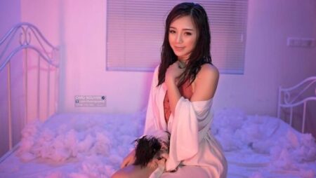 Ảnh sexy Hot girl Quỳnh Kool khoe nội y lả lơi bên giường ngủ