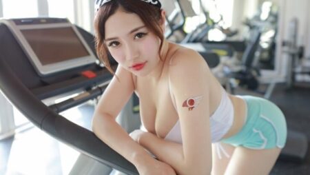 Xu Cake khoe body nóng hừng hực ở phòng Gym