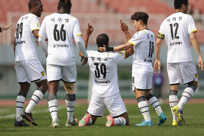 Máy tính dự đoán bóng đá 23/10: Gimcheon Sangmu vs Jeonnam Dragons