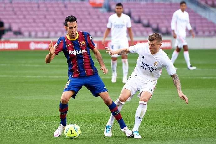 Tiên tri mèo dự đoán Barcelona vs Real Madrid, 21h15 ngày 24/10