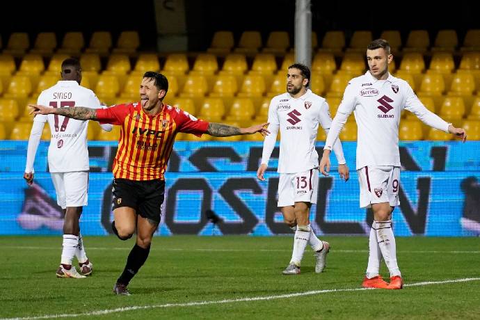 Kèo xiên thơm nhất hôm nay 4/12: Benevento vs Pordenone