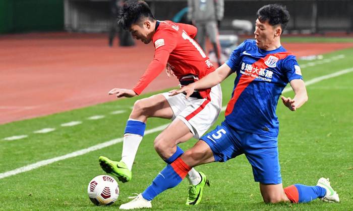 Phân tích kèo hiệp 1 Qingdao vs Shanghai Shenhua, 14h30 ngày 25/12