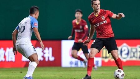 Soi kèo phạt góc Changchun YaTai vs Guangzhou City, 17h00 ngày 26/12