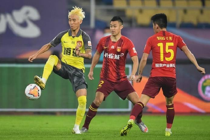 Soi kèo phạt góc Guangzhou vs Hebei, 17h00 ngày 16/12