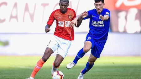 Soi kèo phạt góc Shanghai Shenhua vs Cangzhou Mighty Lions, 18h30 ngày 28/12