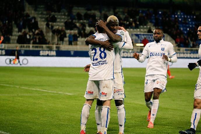 Máy tính dự đoán bóng đá 15/1: Ajaccio vs Auxerre
