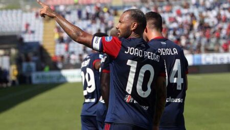 Soi kèo phạt góc Cagliari vs Bologna, 20h30 ngày 9/1