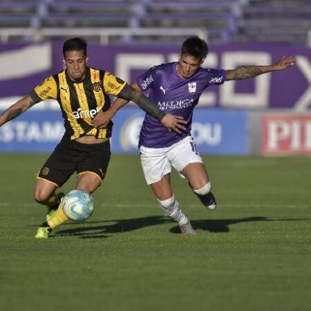 Máy tính dự đoán bóng đá 13/2: Penarol vs Defensor Sporting