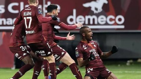 Đội hình ra sân chính thức Metz vs Lyon, 18h ngày 8/5