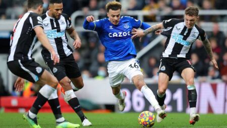 Soi kèo phạt góc Everton vs Newcastle, 2h45 ngày 18/3