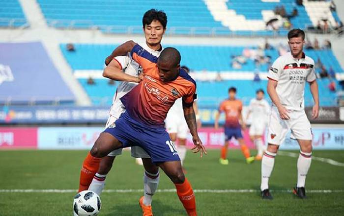 Soi kèo phạt góc Gangwon vs Jeju, 17h30 ngày 26/6