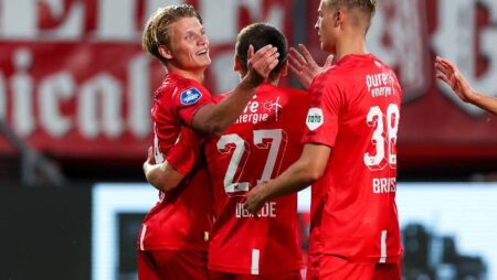 Soi kèo tài xỉu Twente vs Bologna hôm nay, 0h ngày 30/7