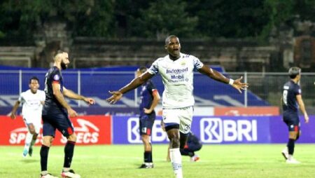 Soi kèo, dự đoán Macao Arema vs Persib, 15h30 ngày 11/9