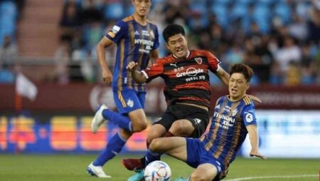 Soi kèo phạt góc Pohang Steelers vs Ulsan, 13h00 ngày 11/10