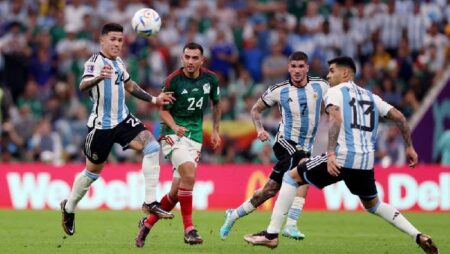 Trận Ba Lan vs Argentina (2h 1/12) kèo trên chấp mấy trái?