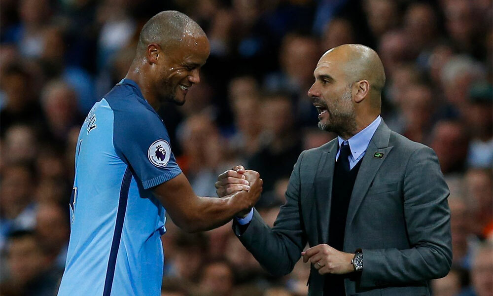 Guardiola và Kompany có quan hệ rất tốt trong bốn năm làm việc chung ở Man City. Ảnh: Reuters.